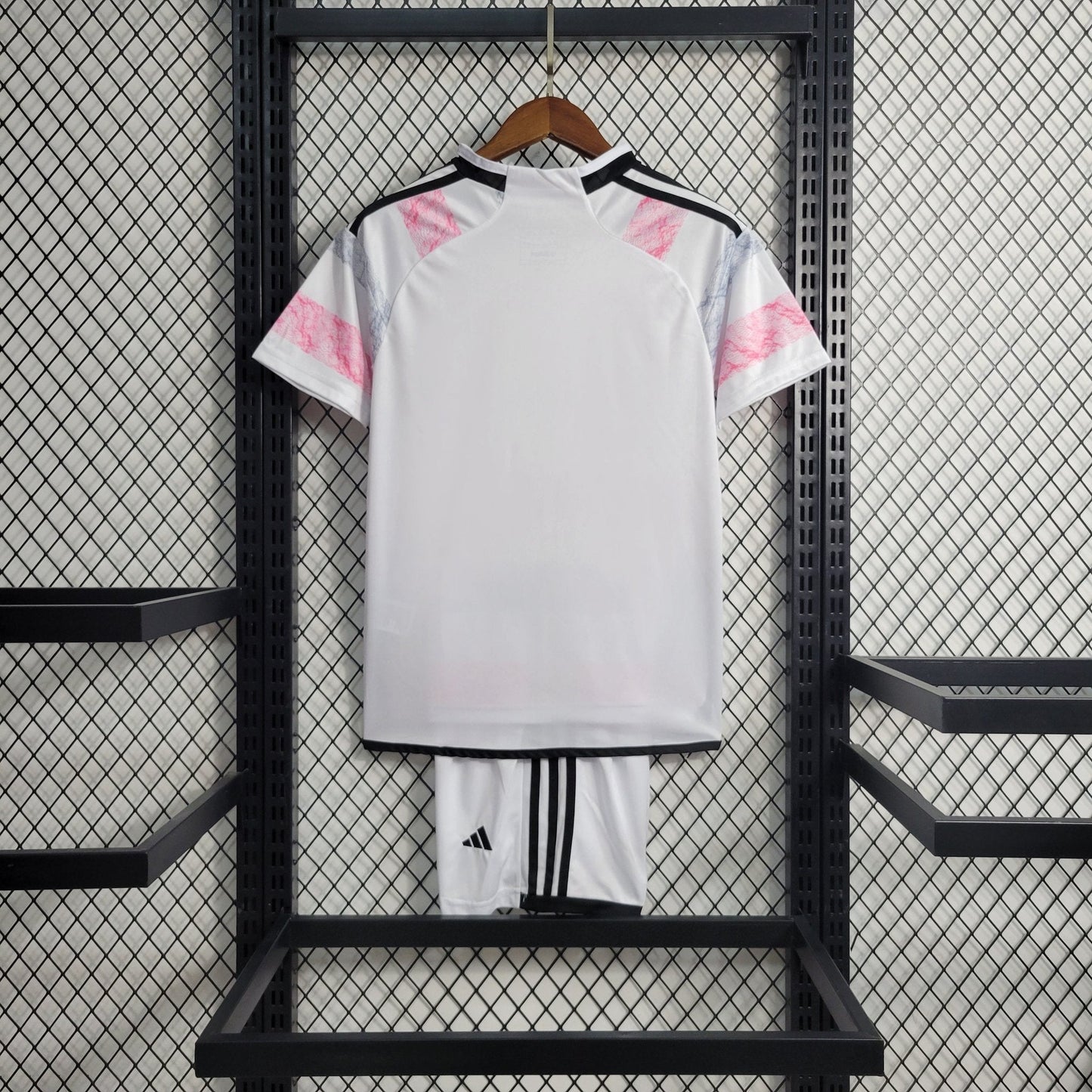 Juventus 23-24 Kit Extérieur (KIDS) - StrikeKit