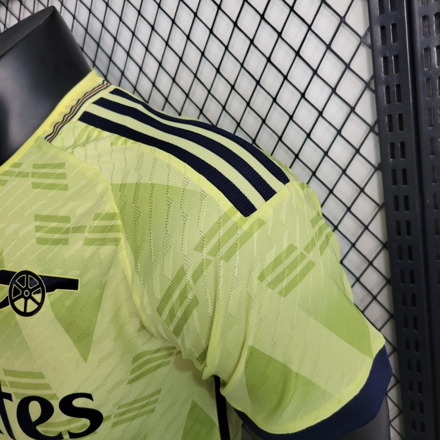 Arsenal 23-24 Extérieur Concept (PLAYER) - StrikeKit