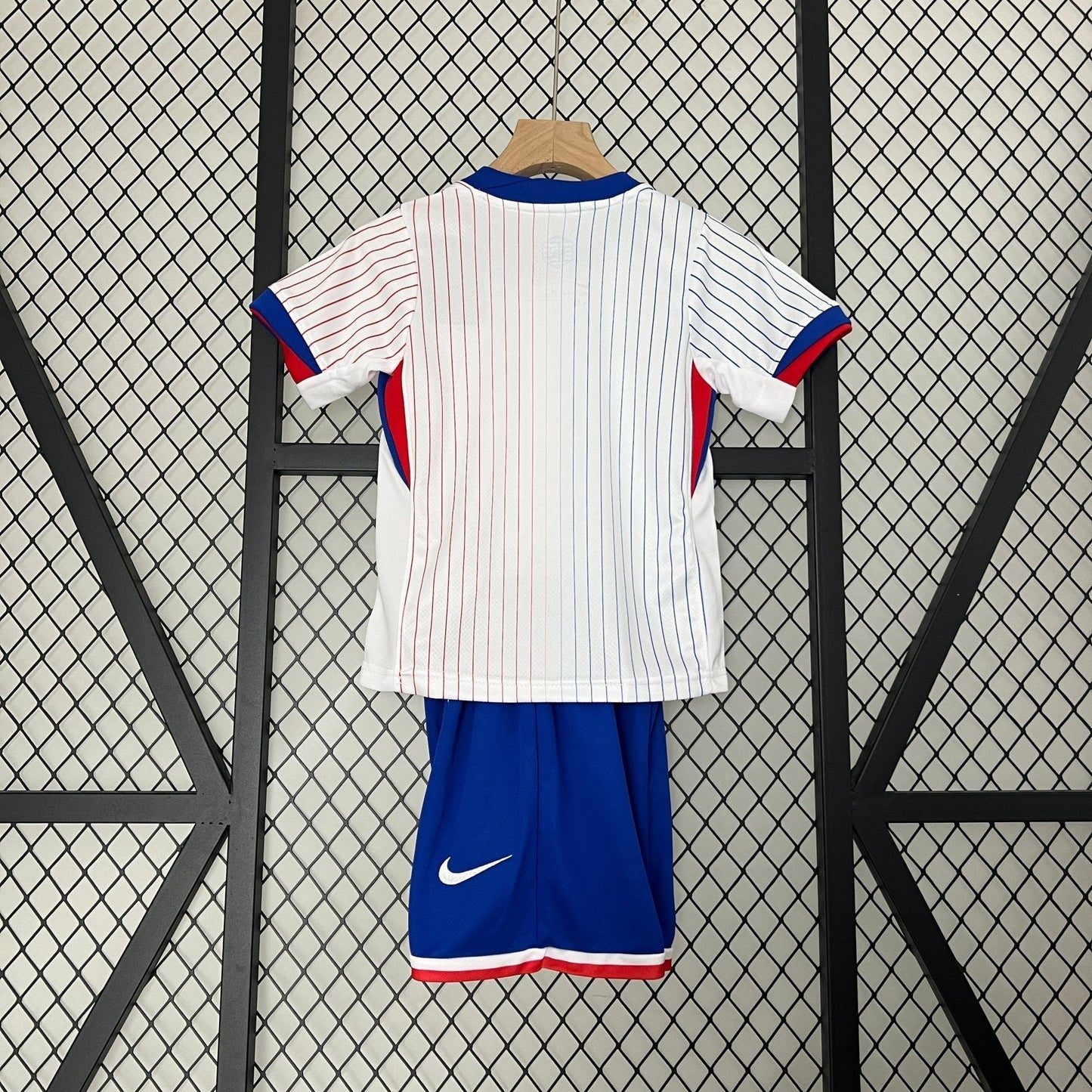 France 24-25 Kit Extérieur EURO (KIDS) - StrikeKit