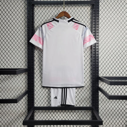 Juventus 23-24 Kit Extérieur (KIDS) - StrikeKit