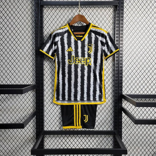 Juventus 23/24 Domicile (KIDS) - StrikeKit