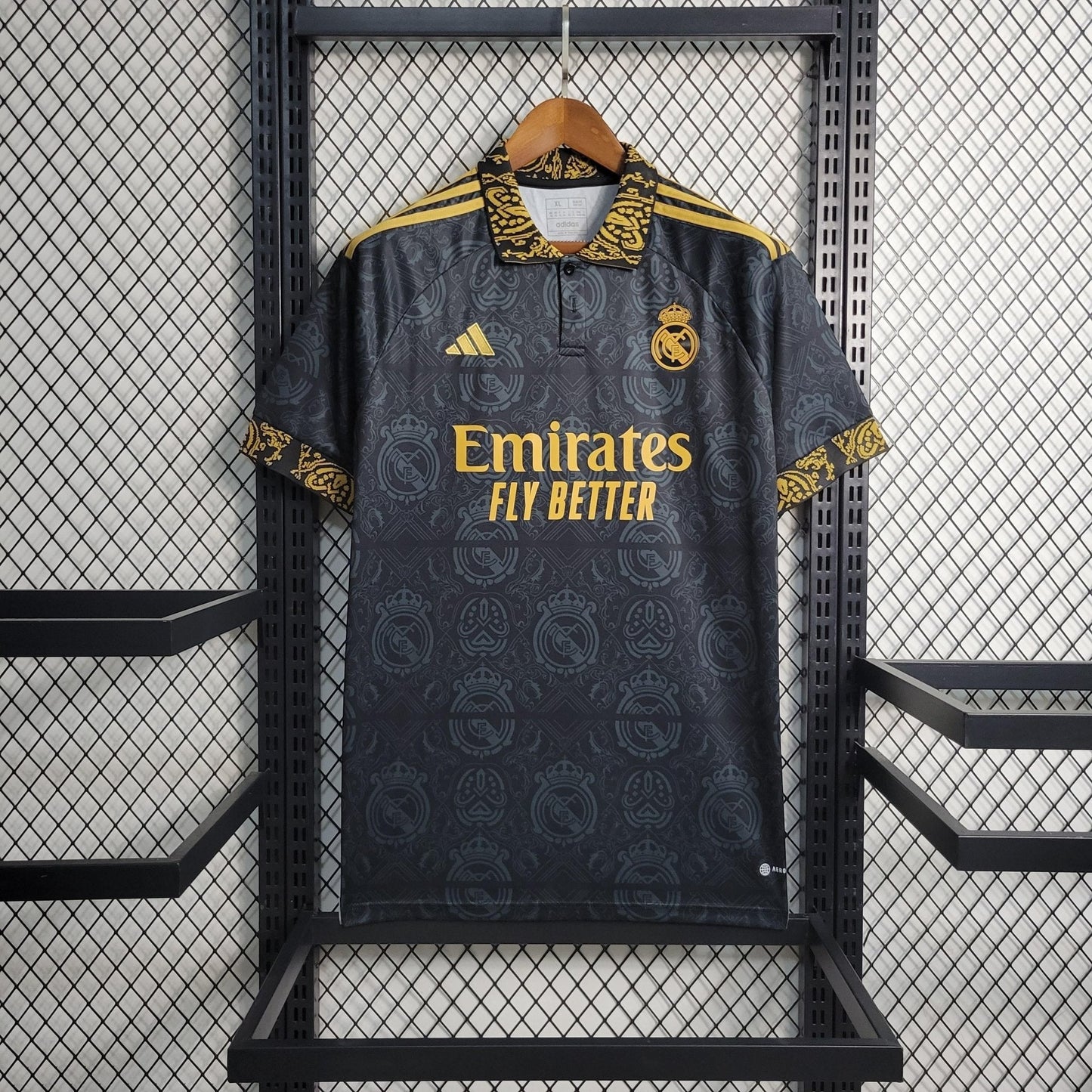 Real Madrid 23-24 Concept Black/Or - StrikeKit