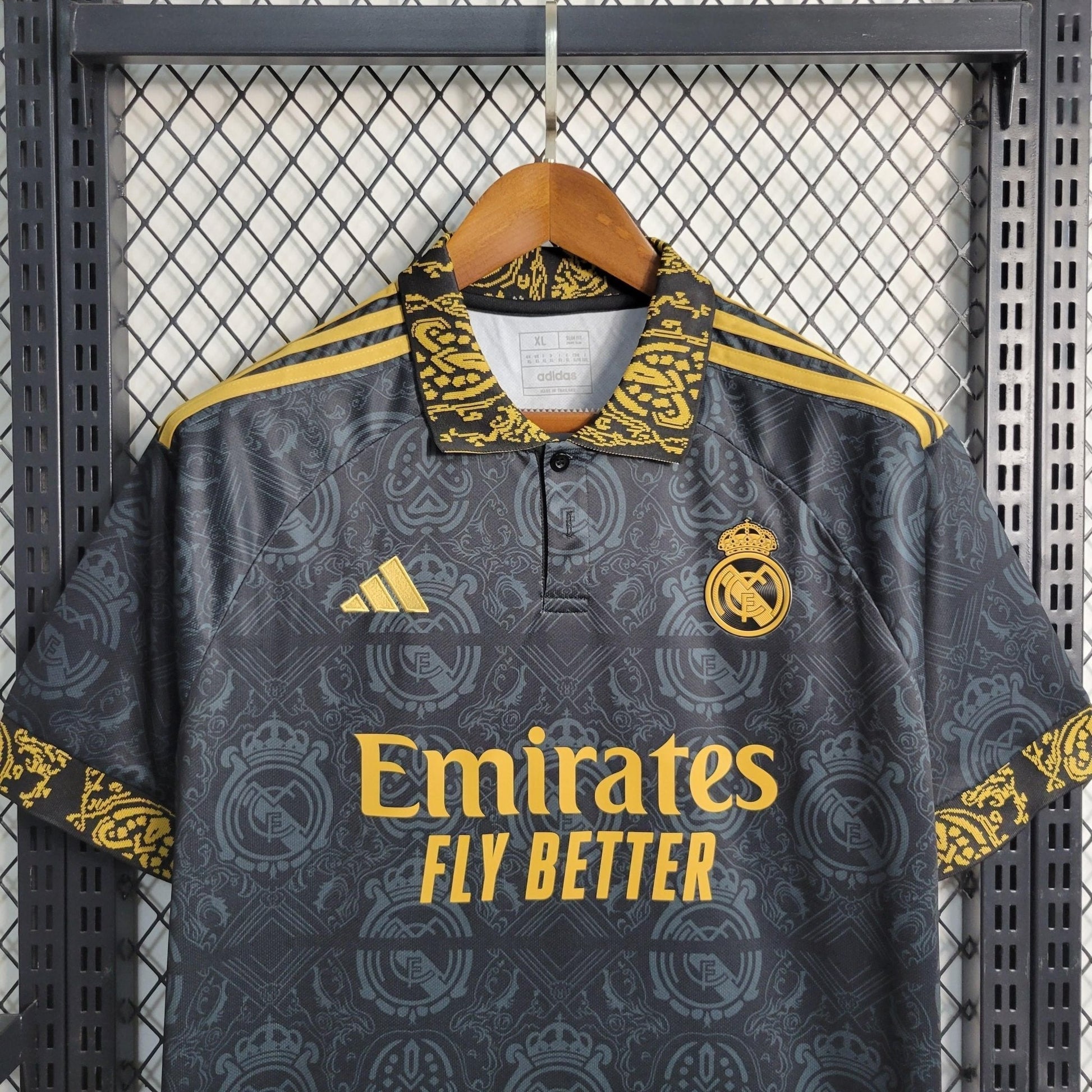 Real Madrid 23-24 Concept Black/Or - StrikeKit