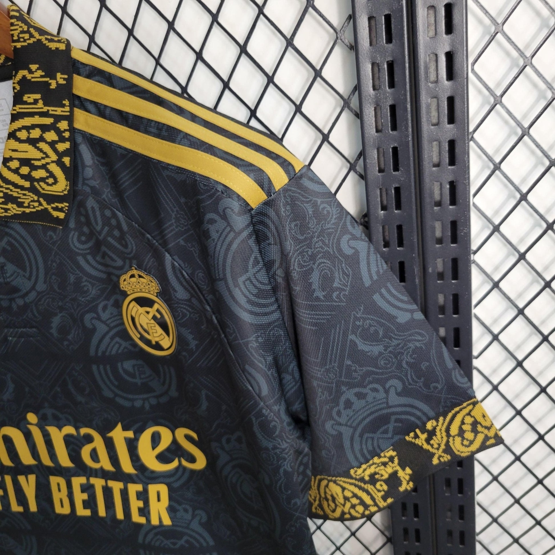 Real Madrid 23-24 Concept Black/Or - StrikeKit