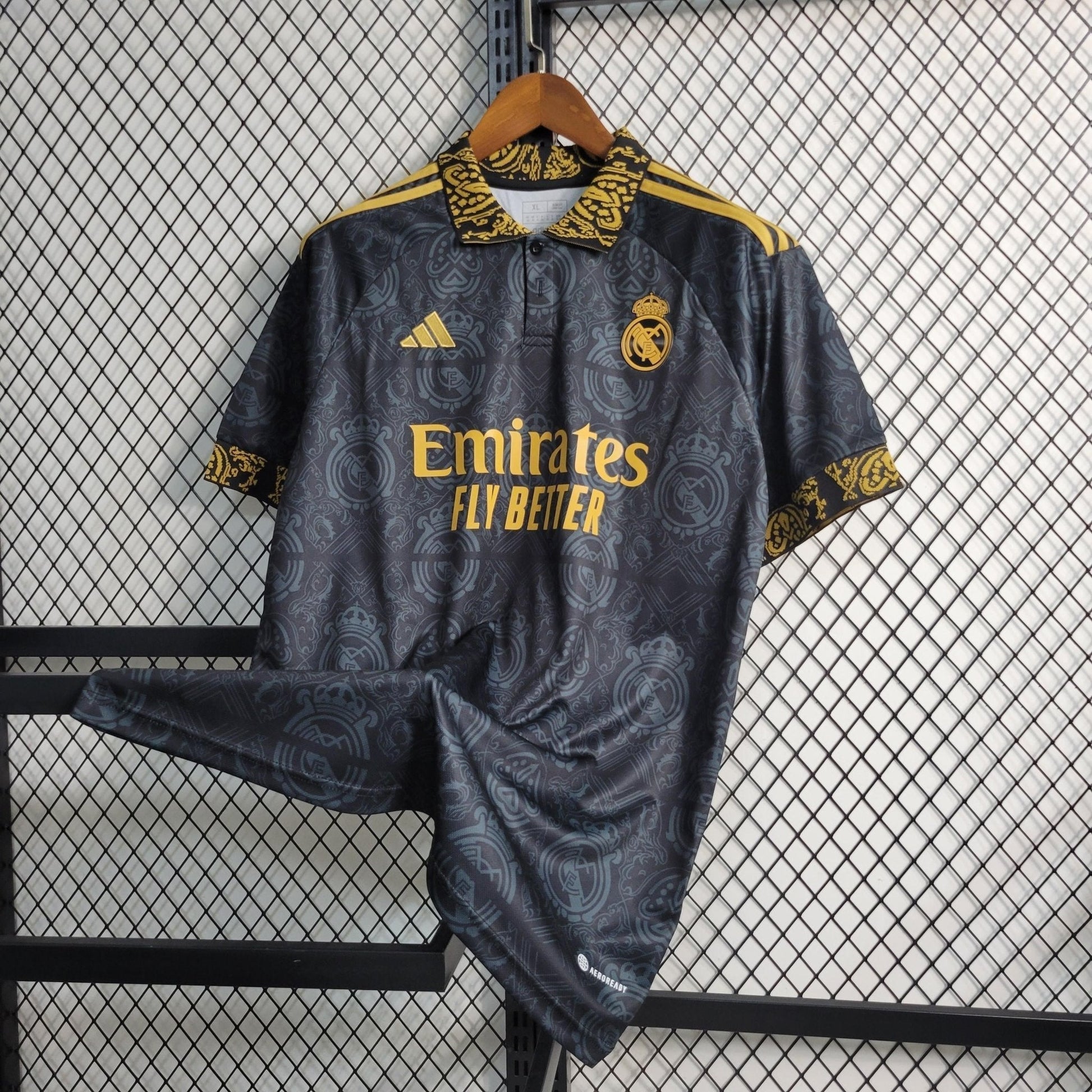 Real Madrid 23-24 Concept Black/Or - StrikeKit