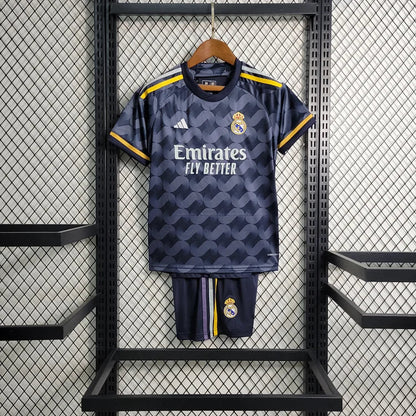 Real Madrid 23-24 Kit Extérieur (KIDS) - StrikeKit