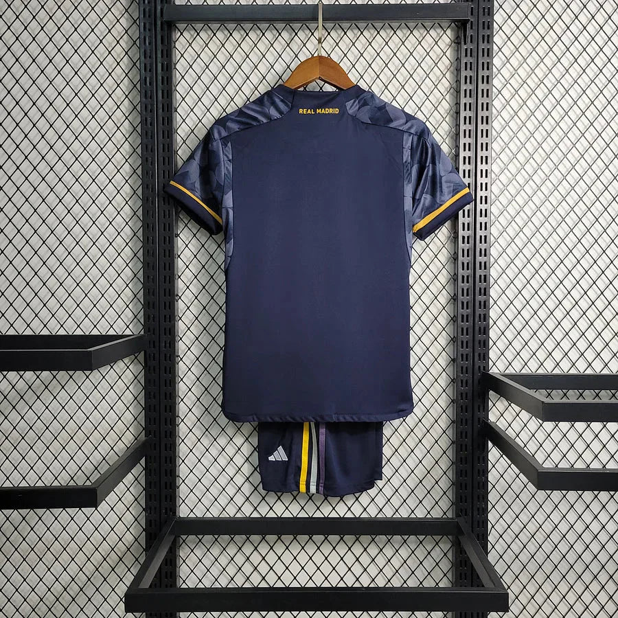 Real Madrid 23-24 Kit Extérieur (KIDS) - StrikeKit